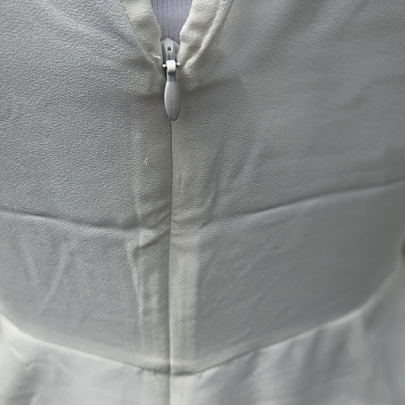 Express Women's Ivory Blouse Tie Front Keyhole Detail Flattering Fit Wmn's Sz M - Picture 7 of 8